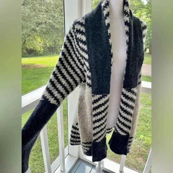 Kial cardigan sweater size large - Picture 3 of 7